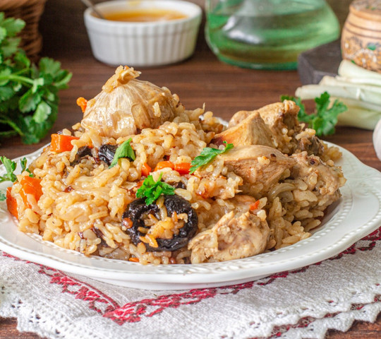Плов по-восточному из курицы с сухофруктами